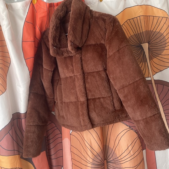 Abercrombie Faux Fur Mini Puffer Coat - Picture 2 of 16